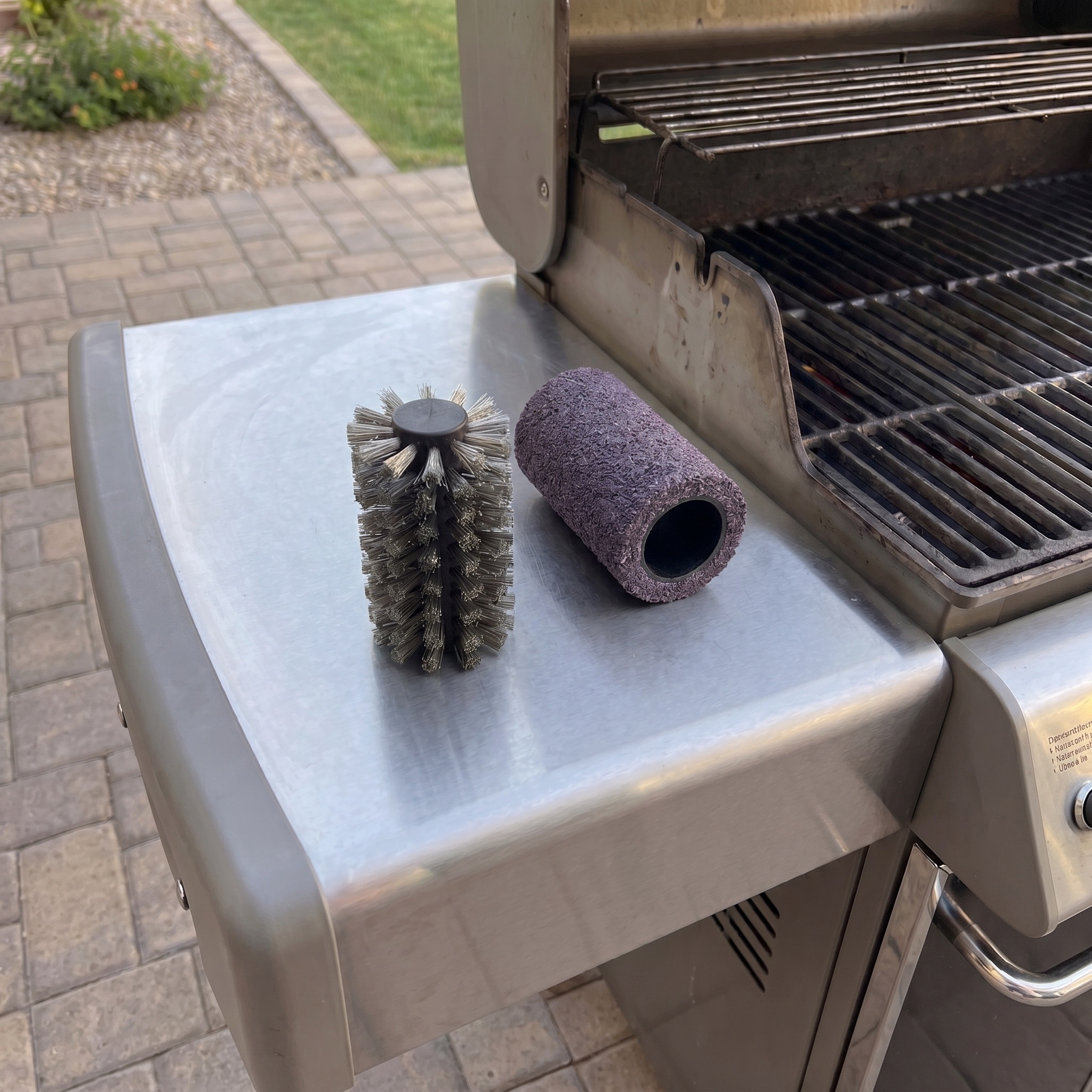 Replacement head pack with the stainless brush head and brillo pad head